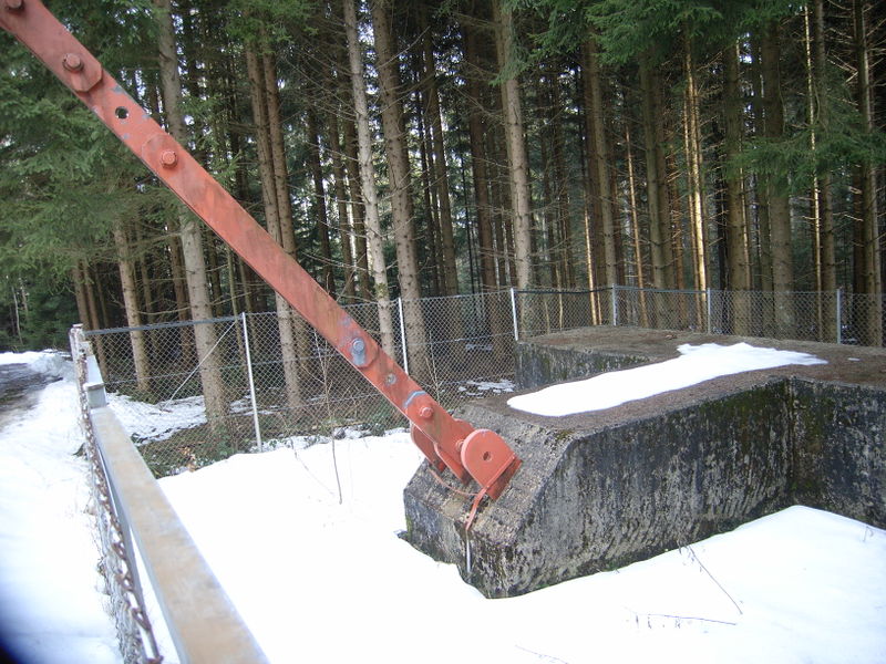 Datei:Höglsender, Verankerung.jpg