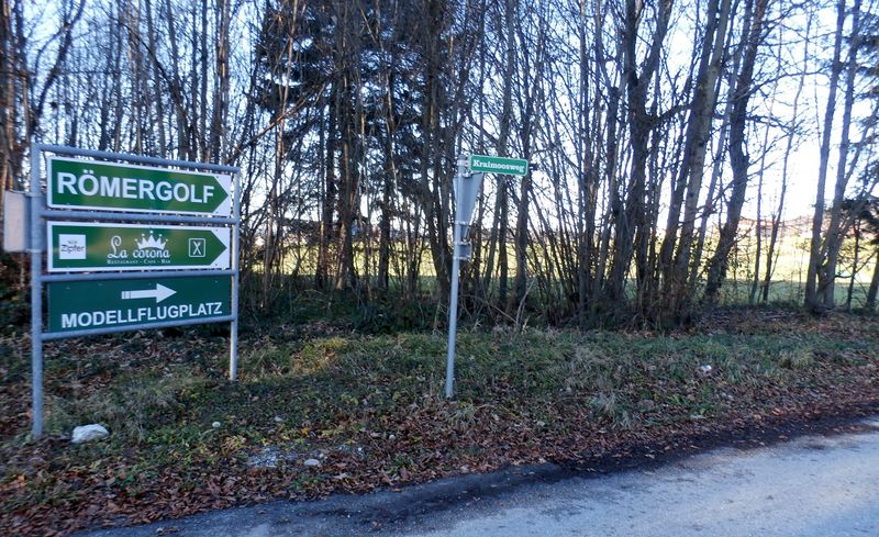 Datei:Kraimoosweg (Eugendorf) Straßentafeln.jpg