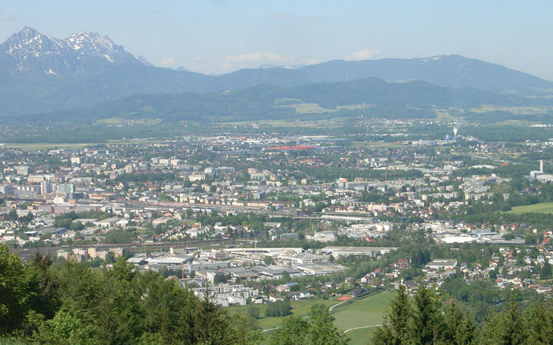 Datei:Salzburg zu Füßen.jpg