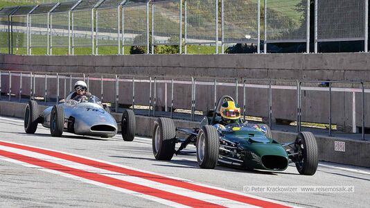 2025 10 03 Legends Grand Prix Salzburgring Boxen 13.jpg