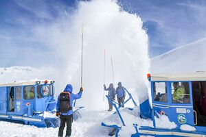 Großglockner Hochalpenstraße Schneeräumung 2024 34.jpg