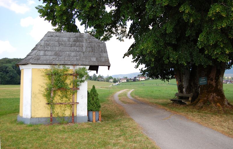 Datei:Kapelle in Kirchfenning, Westansicht.jpg