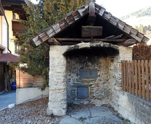 HolzbrotbackofenStuhlfeldenOrt.JPG