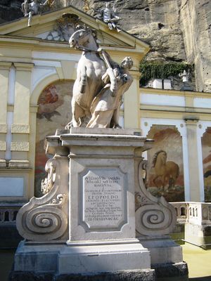 Pferdeschwemme-Herbert-von-Karajan-Platz.jpg