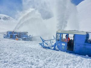 Großglockner Hochalpenstraße Schneeräumung 29 April 2015 PE 07.jpg