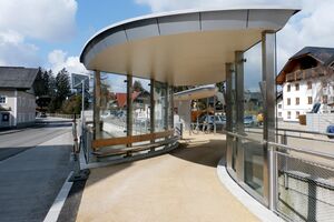 Neue Bushaltestellewestlich des Zentrums in Thalgau.jpg
