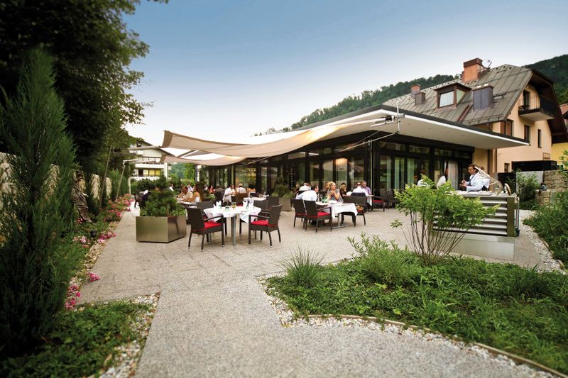 Datei:Schmederer Restaurant.jpg