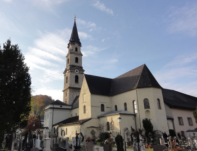 Datei:Stiftskirche Mattsee, von der Südostseite.JPG