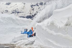 Grossglockner Hochalpenstrasse Schneeräumung 2018 10.jpg