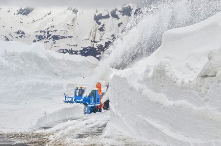 Grossglockner Hochalpenstrasse Schneeräumung 2018 10.jpg