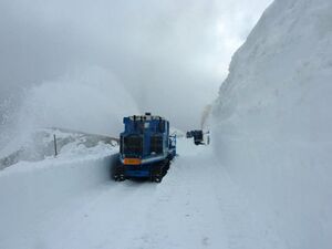 Grossglockner Hochalpenstrasse Schneeraeumung 2013 106.jpg
