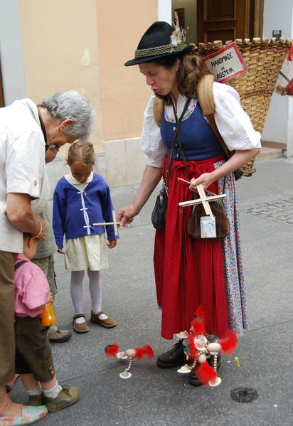 Datei:Marionettenfrau 3.jpg