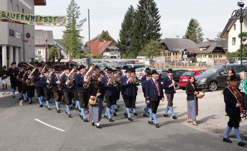 Datei:TMK Thalgau, Erntedank 2013.jpg