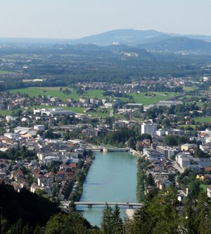 Salzach inmitten von Hallein.jpg