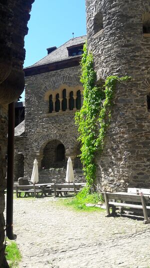 Burg Finstergrün 1 (13).jpg
