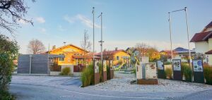 DSC01046 Dorfplatz in Schleedorf.jpg