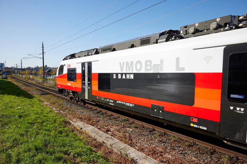 Datei:Desiro ML Nahverkehrszüge.jpg