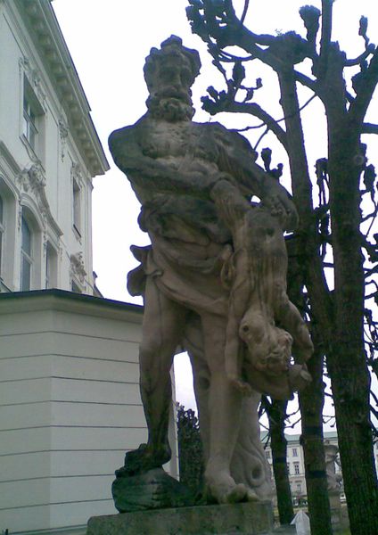 Datei:Mirabellgarten-Saturn.jpg