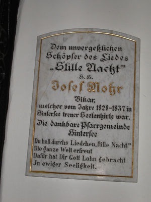 Mohr Gedenktafel in der Kirche.jpg