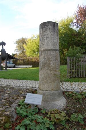 Römerstein in Seebruck Nachbildung.jpg