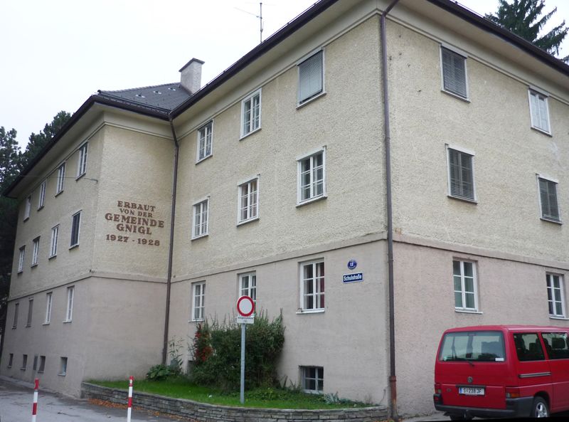 Datei:Volksschule Gnigl erbaut 1927-28.jpg
