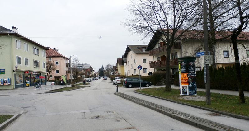 Datei:Aglassingerstraße, Mittelteil Richtung Süden.jpg