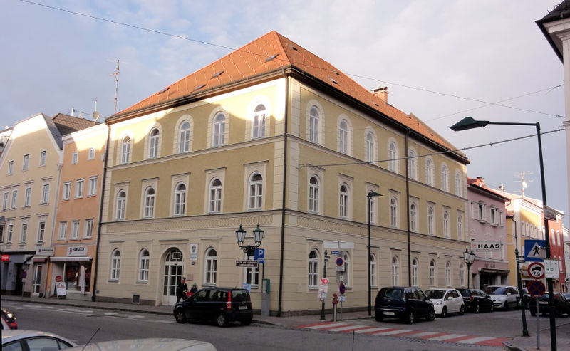 Datei:Bezirksgericht Mattighofen.jpg