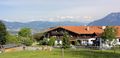 Neubichler Alm mit Blick auf Salzburg.jpg