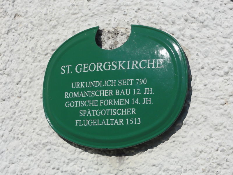 Datei:Schild an der St. Georgskirche in Nonn.JPG