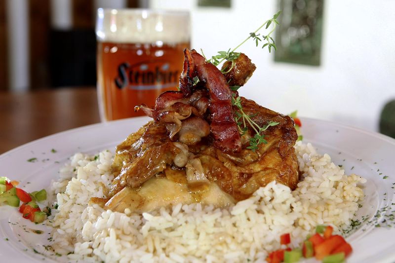 Datei:Steinbierhendl bearbeitet.jpg