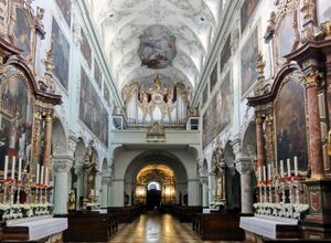 Stiftskirche St. Peter, Chorseite.jpg