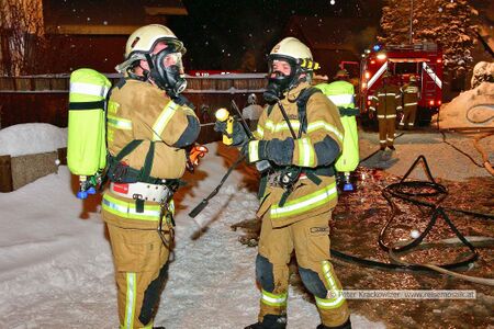 2017 01 08 FF Neumarkt am Wallersee Brand Wallbachsiedlung 04.jpg