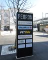 Info-Säule beim Perron Salzburg.jpg