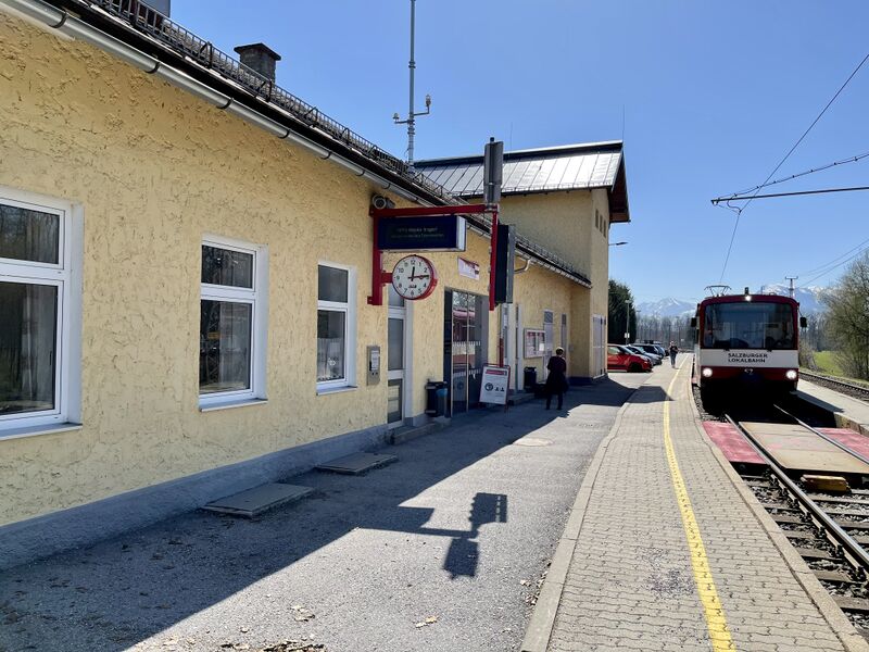 Datei:Lokalbahnhof Anthering.jpg