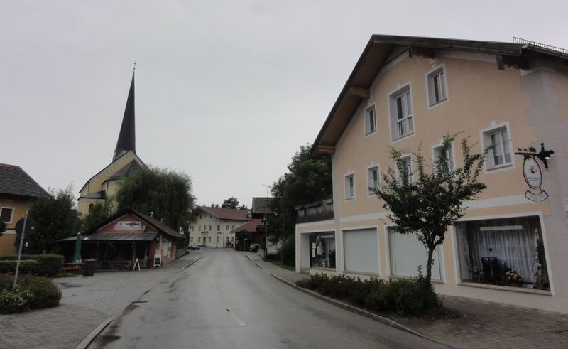 Datei:Ortsmitte von Kirchanschöring.jpg