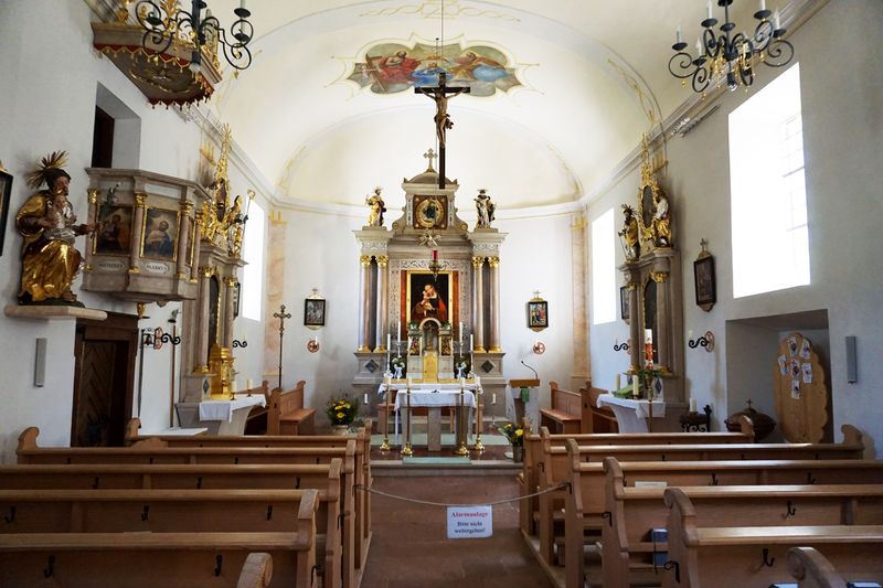 Datei:Pfarrkirche Krispl, Innenansicht, 2019.jpg