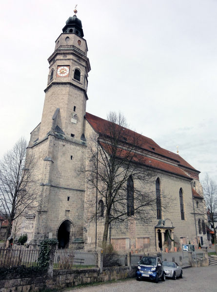 Datei:Stadtpfarrkirche Tittmoning.jpg