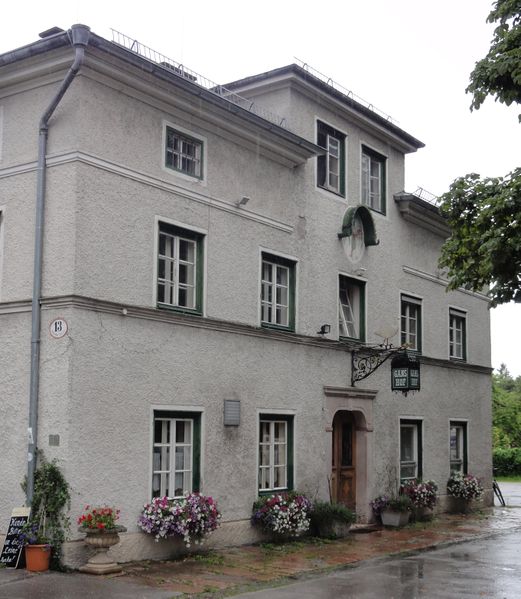 Datei:Gasthaus Ganshof, Eingangseite.jpg