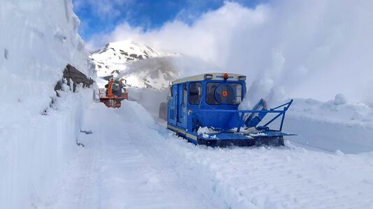 Großglockner Hochalpenstraße Schneeräumung 2021 80.jpg