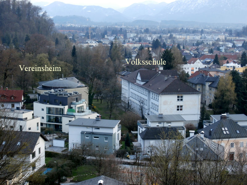 Datei:Vereinsheim und Volksschule Gnigl.jpg