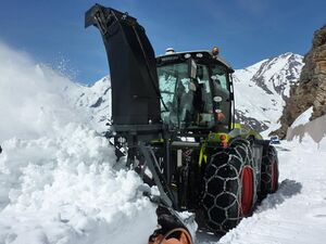 Großglockner Hochalpenstraße Schneeräumung 15 April 2015 06.jpg