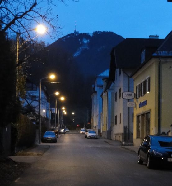 Datei:Turnerstraße bei Nacht.jpg