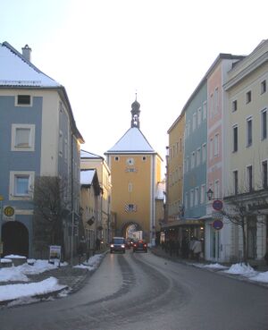Blick zum Salzburgtor in Laufen.jpg
