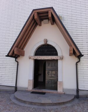 Kirchenportal in Plainfeld.JPG