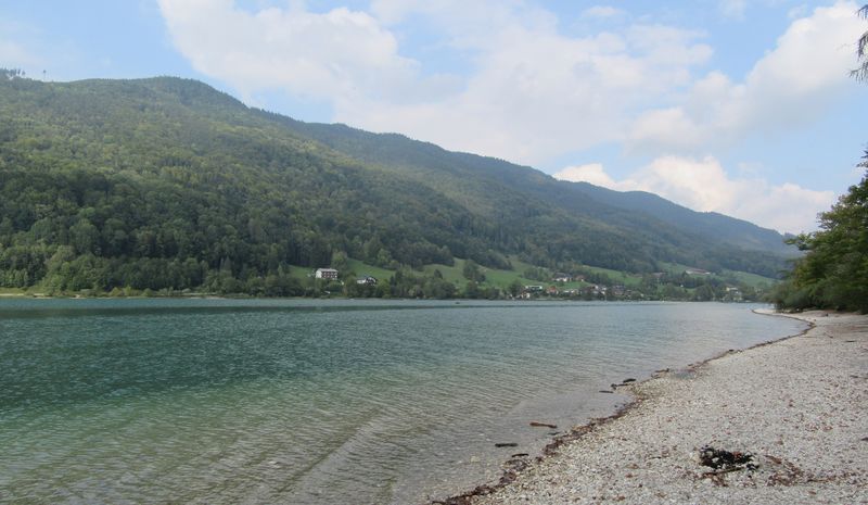 Datei:Mondseeansicht von Oberburgau.jpg