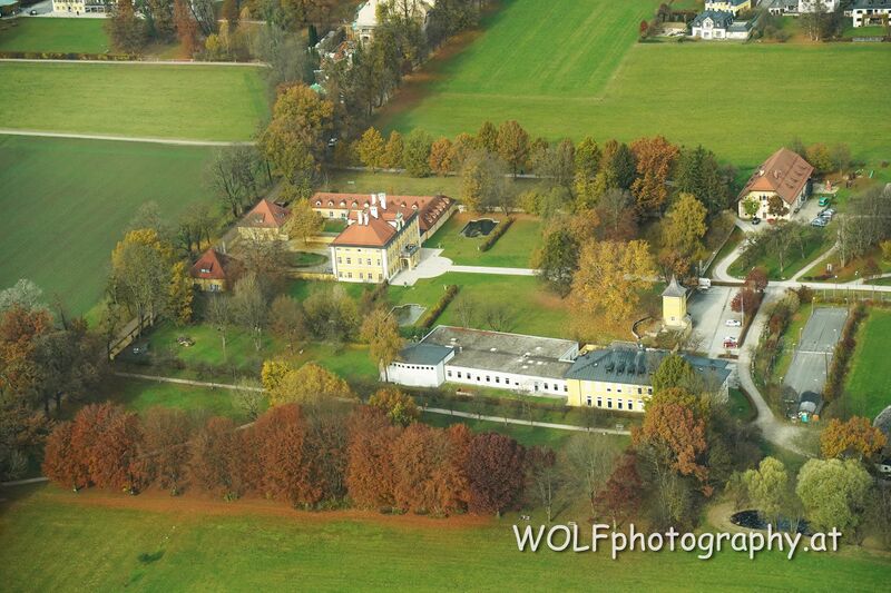 Datei:Schloss Frohnburg Luftbild.jpg
