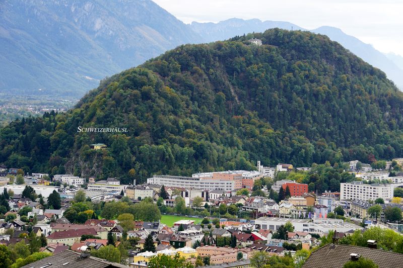Datei:Kapuzinerberg mit Schweizerhäusl.jpg