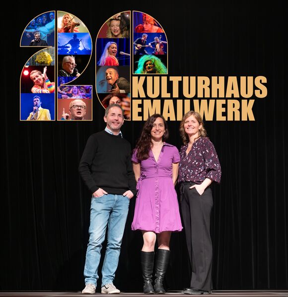Datei:Kunstbox Leitungskollektiv 2025.jpg