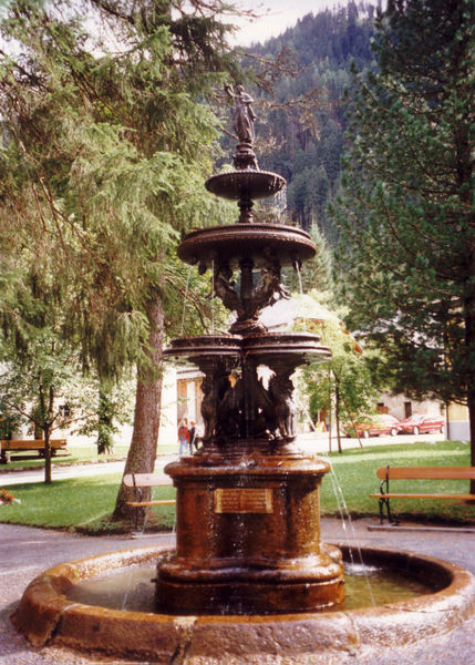 Datei:Böckstein Gusseisenbrunnen 1997 09.jpg