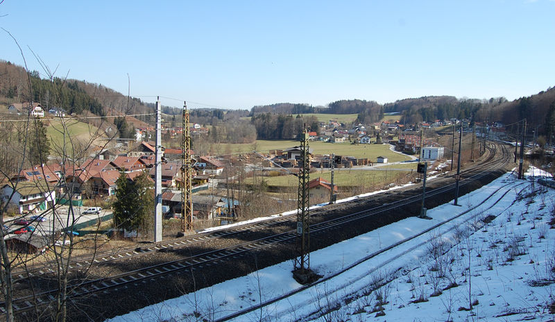 Datei:Fischachtal bei Tiefenbach Tiefenbach.jpg